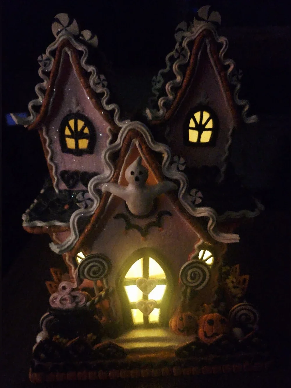 Candy Corn Lane Pastel LED Gingerbread Halloween House Lights Up and works! 16